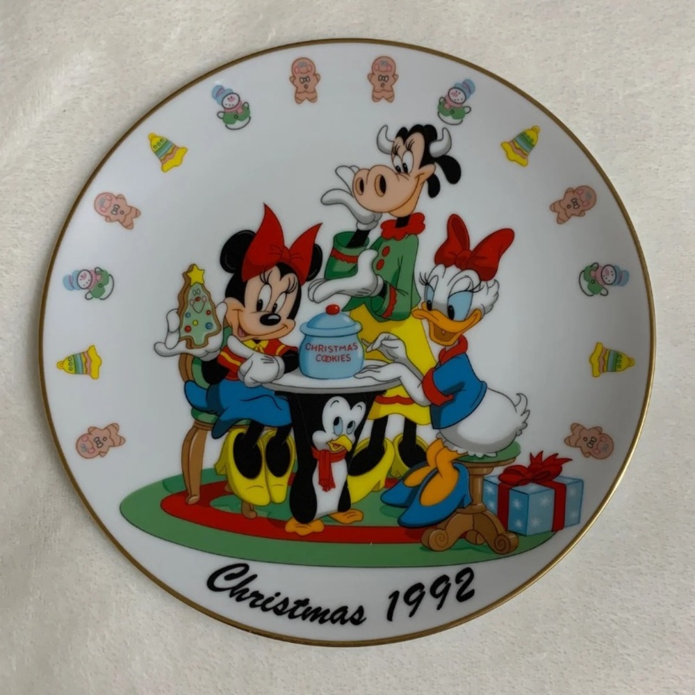 Grolier Disney Christmas Cookies Plate